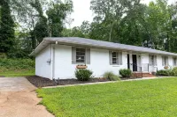 Artist's Bungalow- 1/2 mi from Covington Square