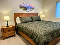 Modern Gem • 2 Kings • Bunks • Hot Tub • Walkable to Driggs • Mountain Views