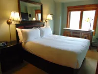 Updated, Beautiful Views, Walk to Slopes & Village