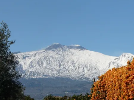 Stone house with one sea in tenuta le ripe Отели в г. Рипосто
