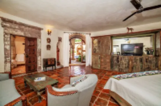 LUXURIOUS "HACIENDA ANTIGUA" - FEATURED ON TRAVEL SHOW,  'A SENSE OF PLACE'