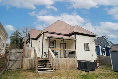 4Br Knoxville Home Close to Downtown, UT & Interstate! Free Local Gift Cards!