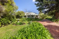 Period home 10-minute walk to the Sorrento shops and 5 minutes to front beach. Hotels near St Andrews Beach