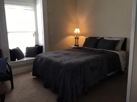 Cozy Downtown Apartment - Steps to UK and Downtown! Отели рядом с достопримечательностью «Кладбище Лексингтон»