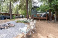 Sierra Pine Retreat w/Furnished Deck, BBQ & Outdoor Firepit