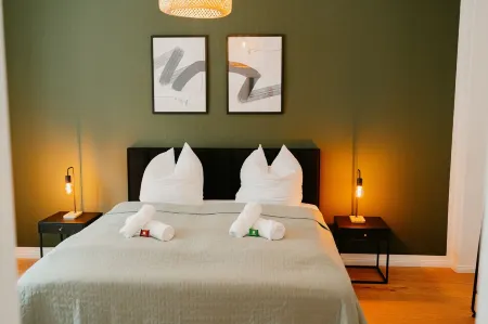 Ferienwohnung Elbzauber für 6 l Parkplatz l Balkon Отели рядом с достопримечательностью «Музей ГДР»