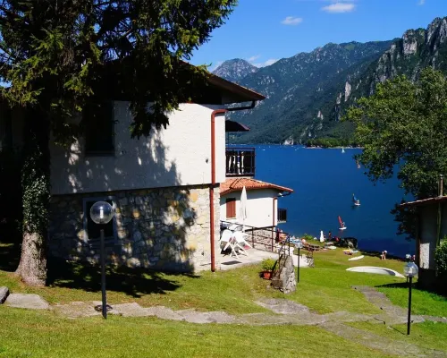Directly on the lake with terrace Hotels in Idro