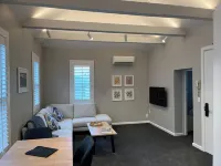 Tinakori Village Retreat - Renovated apartment in a charming heritage building