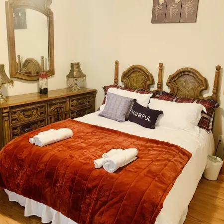 3 Bedrooms 5 Bed’s Upper Unit of Duplex Home