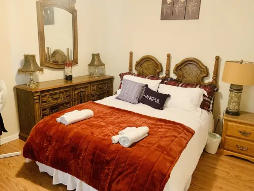 3 Bedrooms 5 Bed’s Upper Unit of Duplex Home