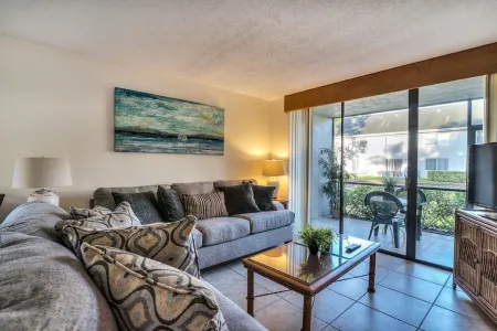 Waterfront Condo at Shorewalk Near IMG Academy in Bradenton, FL sleeps 6