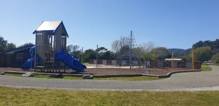 Relax and unwind in the heart of Pohara with the golden sands on your doorstep Отели в г. Похара