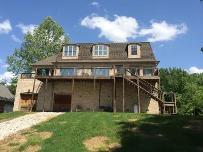 Lakefront Property Perfect For The Whole Family