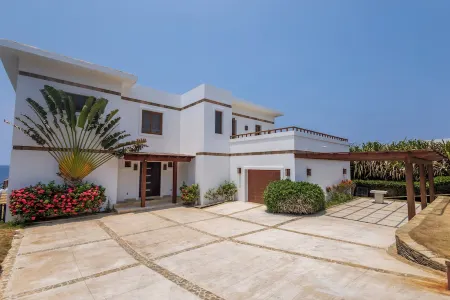 CASA SUNRISE, luxury beach vacation house.