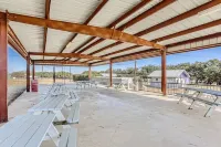 Canyon Lake Retreat, Pets Welcome. WIFI, 3 blocks from boat ramp 6