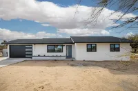 Desert Retreat: Heated Pool + Spa + Fire Pit + Hammocks