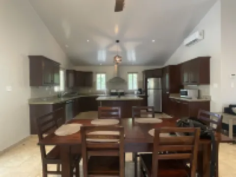 House in Santa Clara with pool, near the beach!