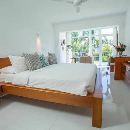 Stunning Beach Front Property w/ 14 beds. Perfect for Multi families & Reunions!