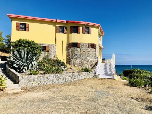 Holly's Beach Folly - Amazing Waterfront Villa, Sandy Beachfront, Pool, East End