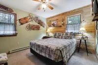 Serenity & Fun Cozy Pocono Cabin! Family Friendly - Beach-Lake-Pool-Playgrounds!