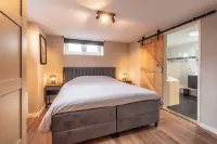 Spacious 120m2 Watervilla With Sauna Near Amsterdam And Schiphol. - 4-Star