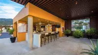 Luxury Condo in Old Town, 2 Blocks from the Beach