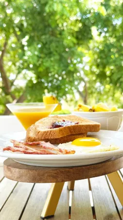 Bimini Nest Cozy Studio, Steps from the Beach