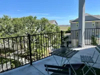 Urban Oasis: Stylish 1BR Austin