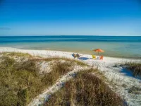Private Beach! Cozy Guest Cottage along Florida's Forgotten Coast.