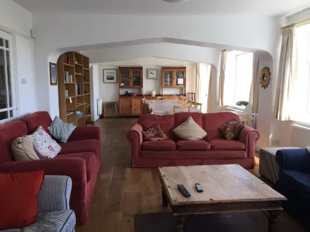 Queen Mary House: Very large holiday home with superb sea views Отели рядом с достопримечательностью «Cromer Beach»