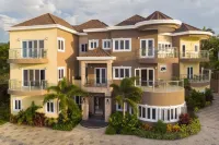 THE SUN SEEKER VILLA 6 Bedrooms, fully staffed with butler & private chef.