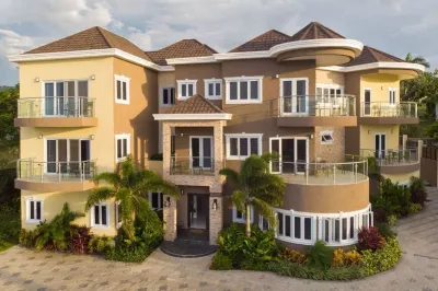 The Sun Seeker Villa Ja. 5 Bedrooms in Montego Bay. Fully staffed. Hotels in 