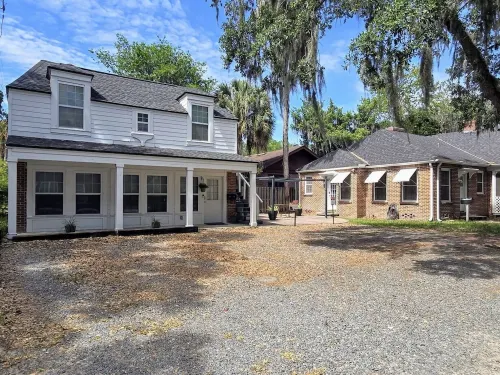 The Port - Walkable to University of Florida, includes Parking