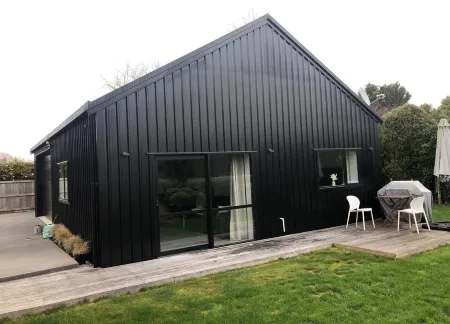 Lovely 1 bedroom - 1 bathroom unit.  Self contained with full kitchen. Отели рядом с достопримечательностью «Мейпл Арборетум»