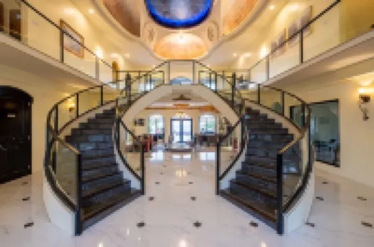 An Ultra-Luxurious Resort Style Ocean View Villa. Optional Yacht, Fully Staffed! Hoteles en Discovery Bay