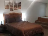 Private Downtown Apt, King Bed, Jet Bath, Fireplace, Grill, near Indiana Dunes Hotels in Chesterton