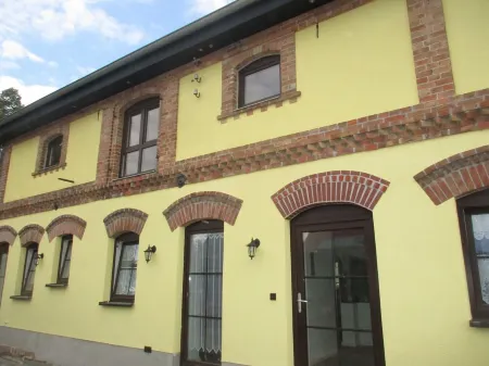 Vacation Apartment "Zum Alten Pferdestall" - Somewhere in the Middle of Nowhere Отели в г. Уккермарк