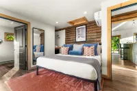 Modern Cabin with Canyon Views with Patio, Sauna Hot Tub, Wifi, AC & Fireplace