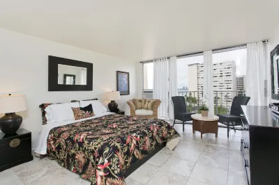〽High Floor〰Ocean-View〰Queen-Bed〰Studio w/Kitchenette, Very Quiet Building Hotels in Diamond Head