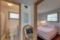 Semi-Oceanfront Beach Cottage I. Access across street to shops and restaurants