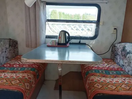 East Burnaby RV trailer, close to amenities Отели рядом с достопримечательностью «Университет Саймона Фрезера»