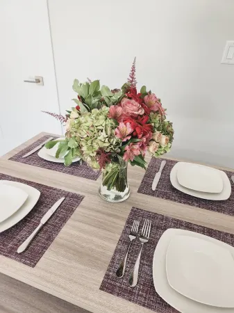 Modern 2 Bed walking distance to the beach