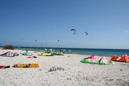 Affordable Waterfront-  Instant Holiday Mode - Lac Bay Casitas Отели рядом с достопримечательностью «Pekelmeer, Flamingo Sanctuary»