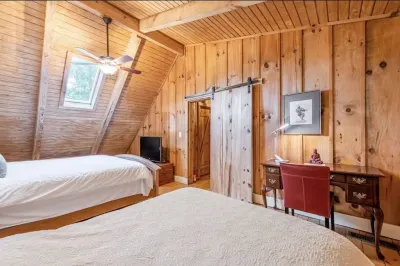 Asheville Mtn. Retreat Cabin with Hot Tub near BRP