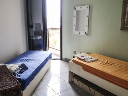 Riviera de São Lourenço Apartment on the Beach, with a Beautiful Sea View Отели рядом с достопримечательностью «Praia Bertioga»