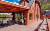 Cabin With Room for Everyone