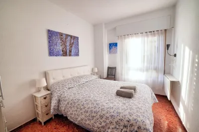 Apartment for 8 people with free Wifi, air conditioning - SPECIAL OFFER. Hotels in South Poniente