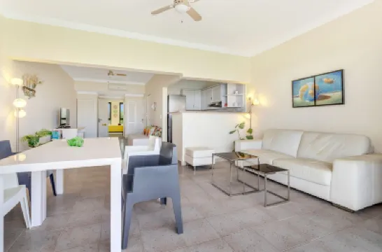 Caribbean Court - Harbor View Apartment Hotels in 