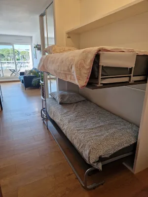 Très Belle Marina Orientée Plein sud Observatoire附近的飯店