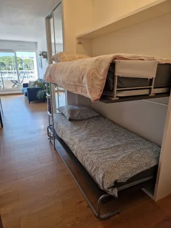 Très Belle Marina Orientée Plein sud Отели рядом с достопримечательностью «Observatoire»